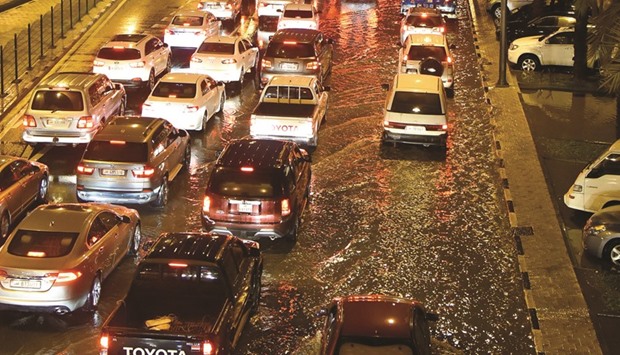 Traffic slows down in heavy rain