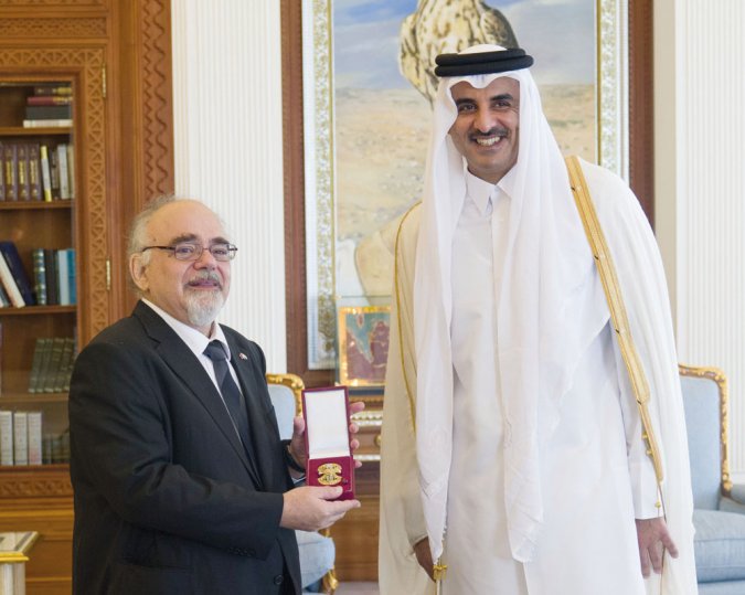 Amir honours Ambassadors of Greece and Kazakhstan