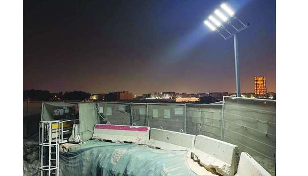 Ashghal installs solar lamps at worksites