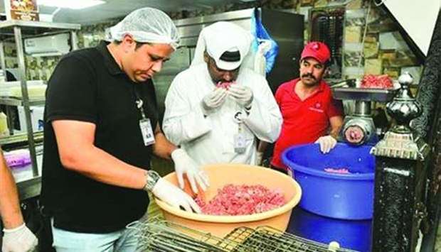 Doha Municipality inspects safety, hygiene at food outlets