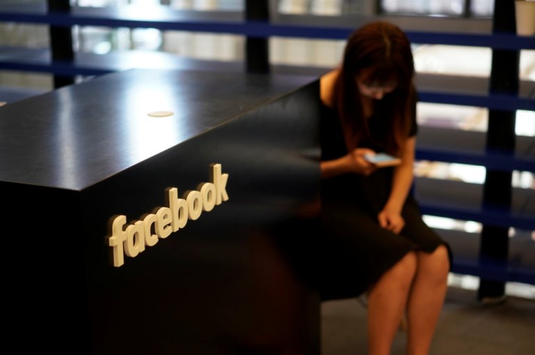 Facebook, Instagram down for 'maintenance'