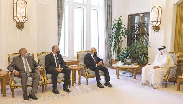 FM meets Libyan ministers