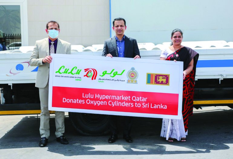 Lulu donates oxygen cylinders to Sri Lanka
