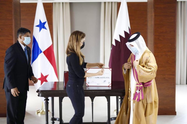 President of Panama grants Qatar's Ambassador "Order of Vasco Nunez De Balboa" of Grand Degree