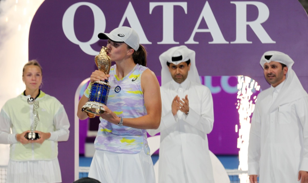 Swiatek overpowers Kontaveit to clinch Qatar TotalEnergies Open title