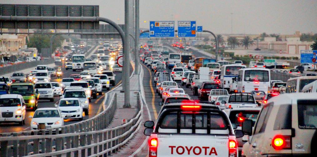 Qatar traffic department overtake from left